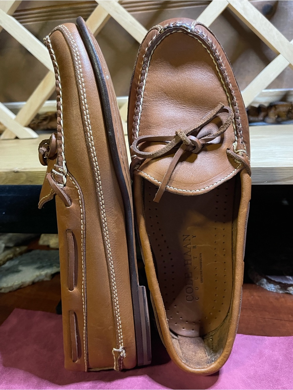 Men’s Sz 9M Cole Haan Country Genuine
Leather Hand-sewn Camp Moccasin Loafer